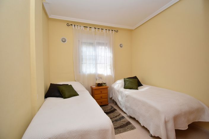 Image No.13-3 Bed Townhouse for sale