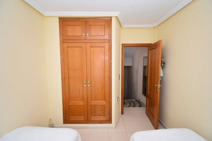 Image No.14-3 Bed Townhouse for sale