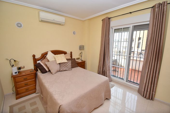 Image No.15-3 Bed Townhouse for sale