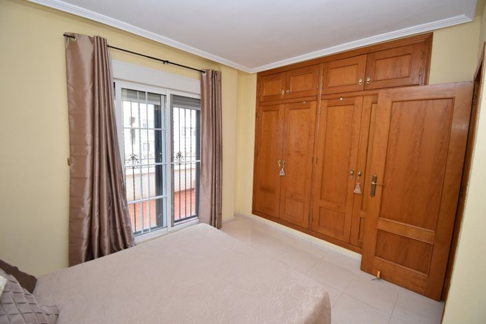 Image No.17-3 Bed Townhouse for sale