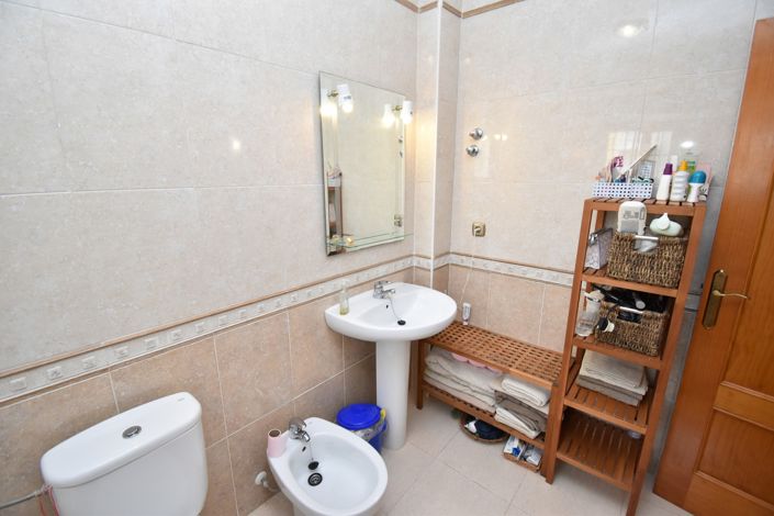 Image No.20-3 Bed Townhouse for sale