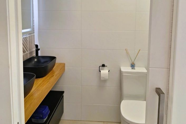 Image No.15-2 Bed Property for sale