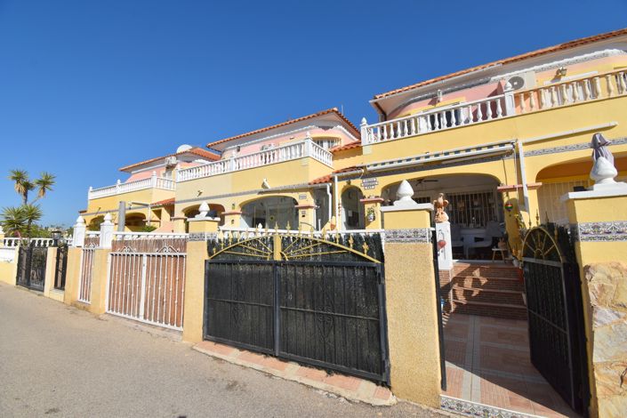 Image No.27-3 Bed Townhouse for sale
