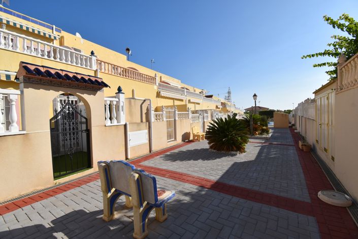Image No.28-3 Bed Townhouse for sale
