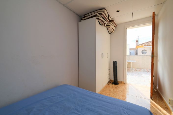 Image No.17-2 Bed Townhouse for sale