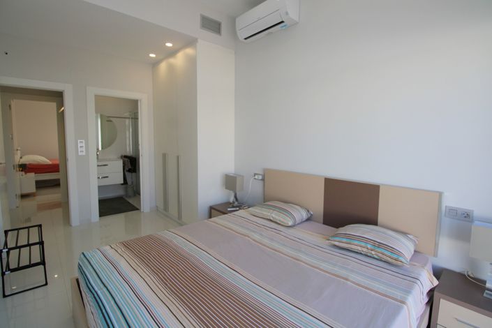 Image No.18-3 Bed Villa for sale