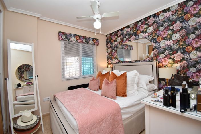 Image No.19-3 Bed Townhouse for sale