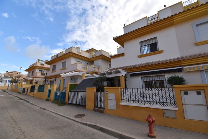 Image No.34-3 Bed Townhouse for sale