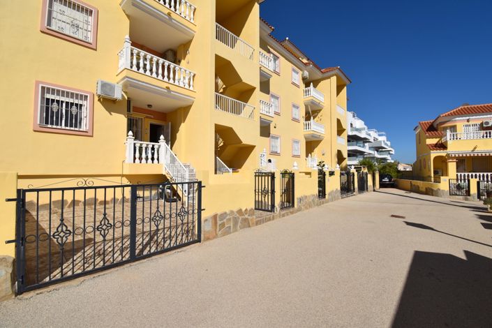Image No.2-Propriété de 2 chambres à vendre