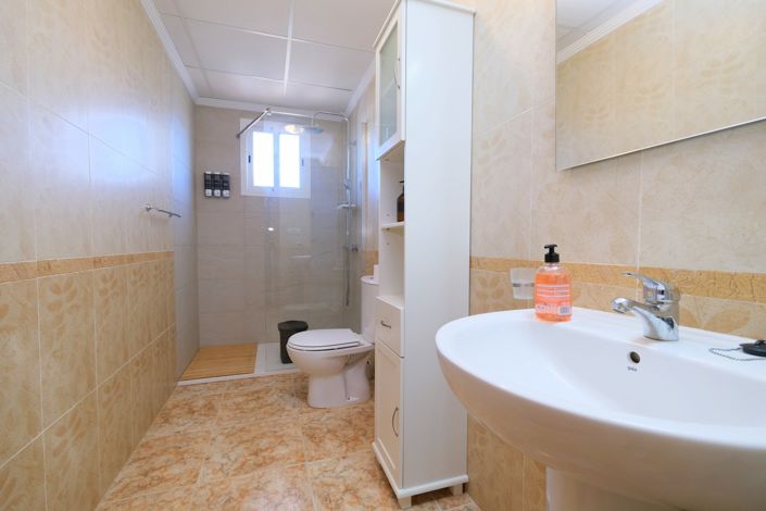 Image No.15-2 Bed Townhouse for sale