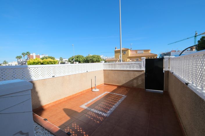 Image No.19-2 Bed Townhouse for sale