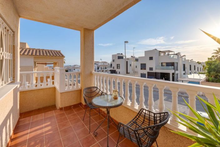 Image No.12-2 Bed Property for sale
