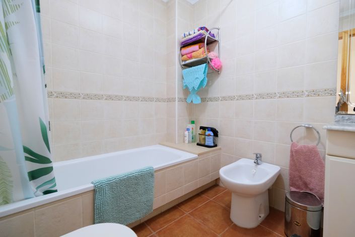 Image No.10-1 Bed Property for sale