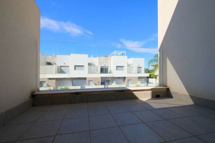 Image No.17-3 Bed Townhouse for sale