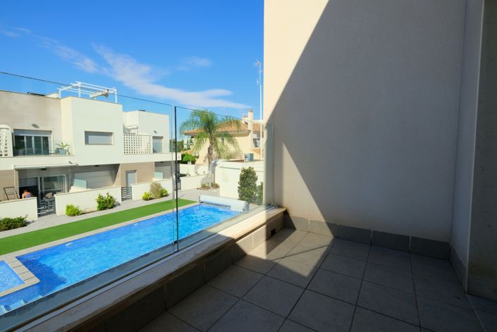 Image No.18-3 Bed Townhouse for sale