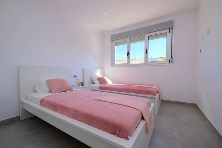 Image No.19-3 Bed Townhouse for sale