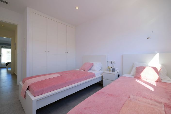 Image No.20-3 Bed Townhouse for sale