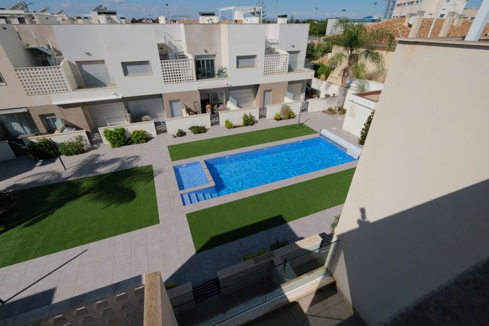 Image No.25-3 Bed Townhouse for sale