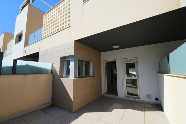 Image No.26-3 Bed Townhouse for sale
