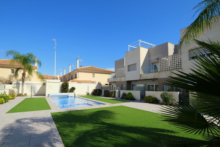Image No.28-3 Bed Townhouse for sale