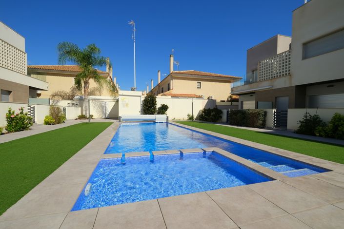 Image No.29-3 Bed Townhouse for sale
