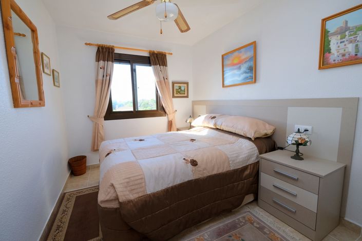 Image No.10-2 Bed Property for sale