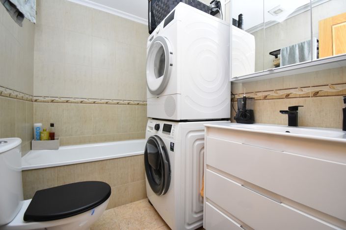 Image No.17-2 Bed Townhouse for sale