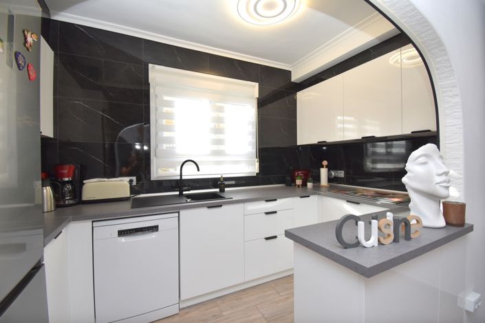 Image No.4-2 Bed Townhouse for sale