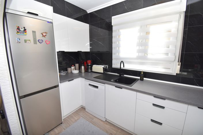 Image No.6-2 Bed Townhouse for sale