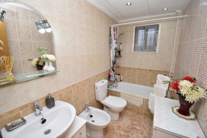 Image No.10-2 Bed Property for sale