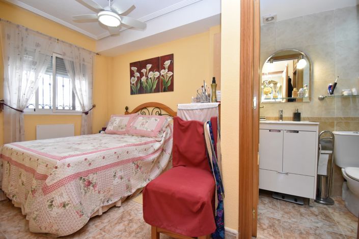 Image No.11-2 Bed Property for sale