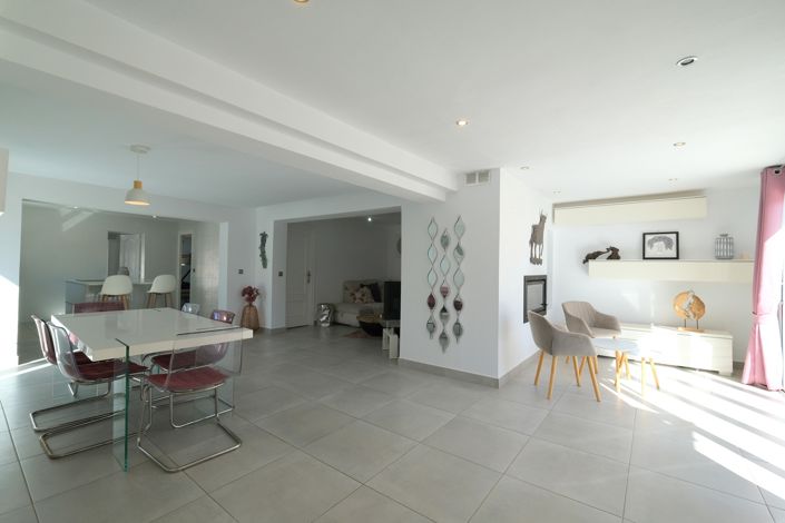 Image No.6-3 Bed Villa for sale