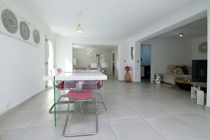 Image No.8-3 Bed Villa for sale