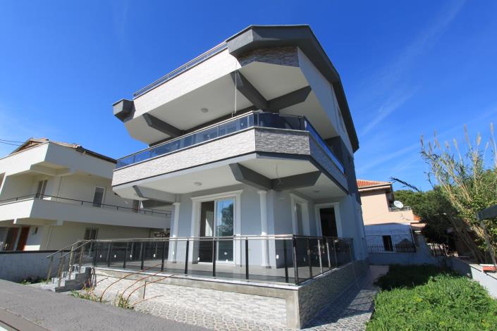 Image No.1-Villa de 4 chambres à vendre à Altinkum