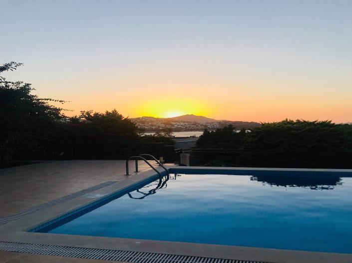 Image No.12-6 Bed Villa / Detached for sale