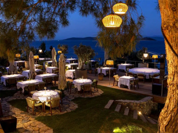 dining-space-at-night