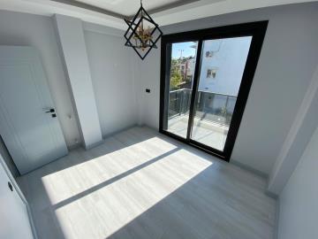 bedroom-with-balcony