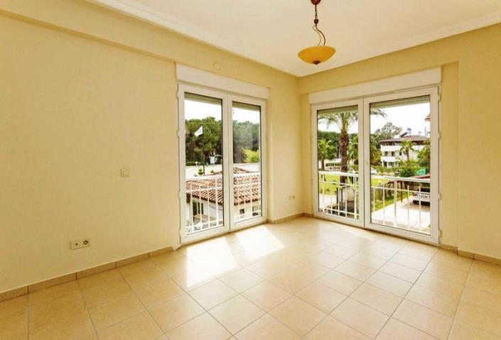 Image No.13-4 Bed Villa / Detached for sale