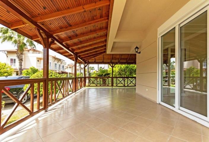 Image No.5-4 Bed Villa / Detached for sale