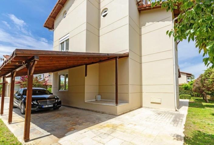 Image No.14-4 Bed Villa / Detached for sale