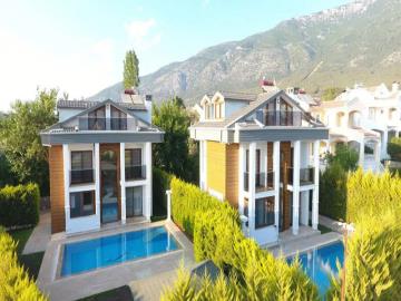 Villa / Détaché de 4 chambres à vendre à Ovacik