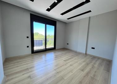 spacious-bedroom