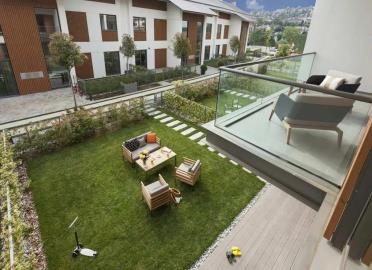 balcony-overlooks-garden-areas