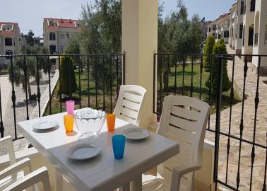 alfresco-dining-on-balcony
