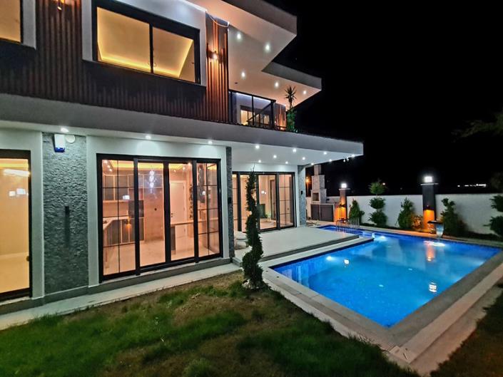 Image No.1-5 Bed Villa / Detached for sale