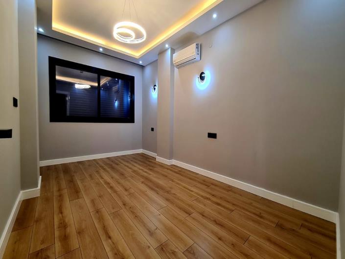 Image No.12-5 Bed Villa / Detached for sale