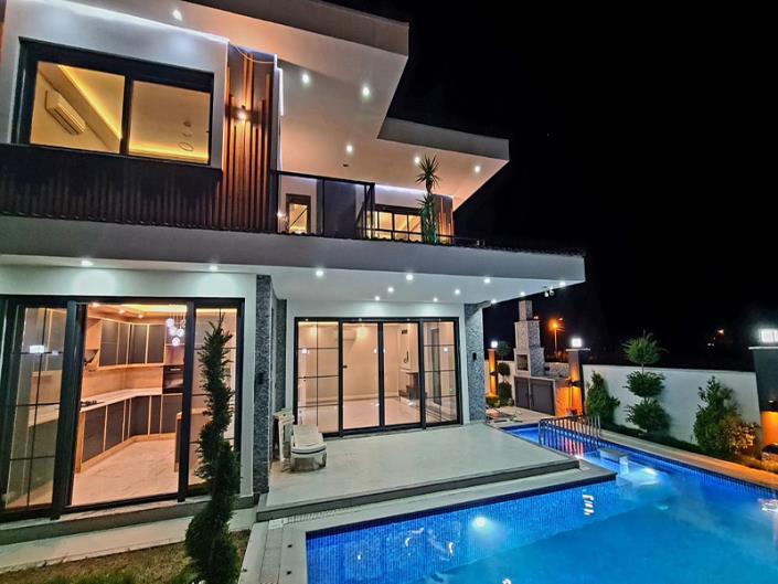 Image No.13-5 Bed Villa / Detached for sale