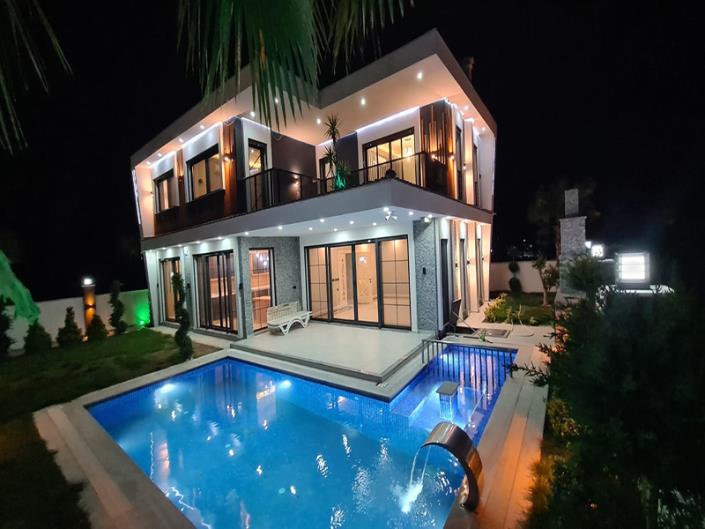 Image No.20-5 Bed Villa / Detached for sale