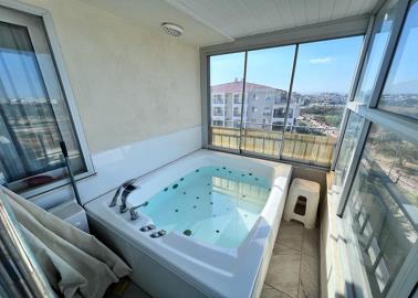 glassed-in-Jacuzzi-area
