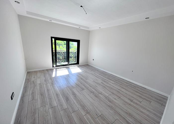 Image No.10-4 Bed Duplex for sale